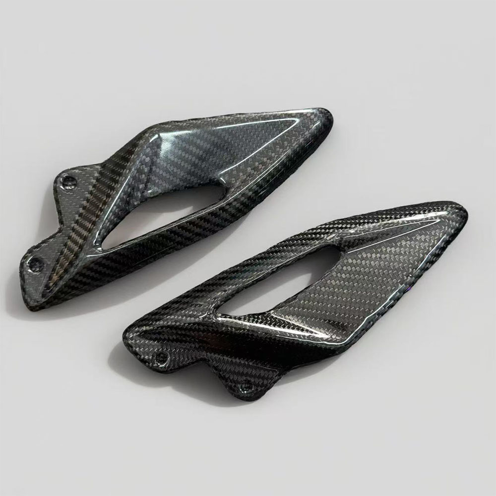 トライアンフ ストリートトリプル 660 765 R RS  - Crepe Pan Carbon のレビューと価格